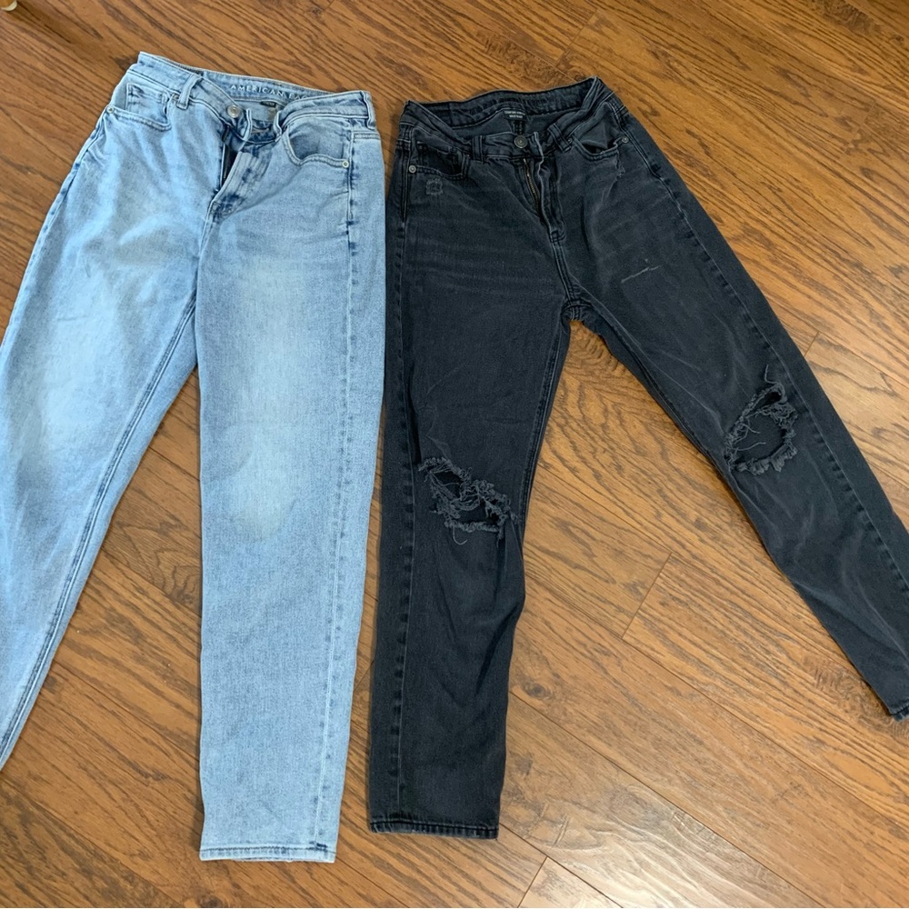 2 American Eagle size 0 jeans